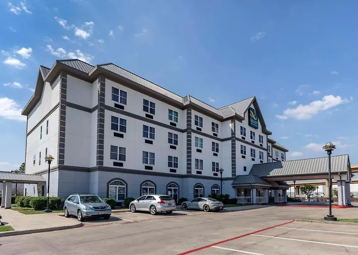 Quality Inn & Suites I-35 E-Walnut Hill Dallas